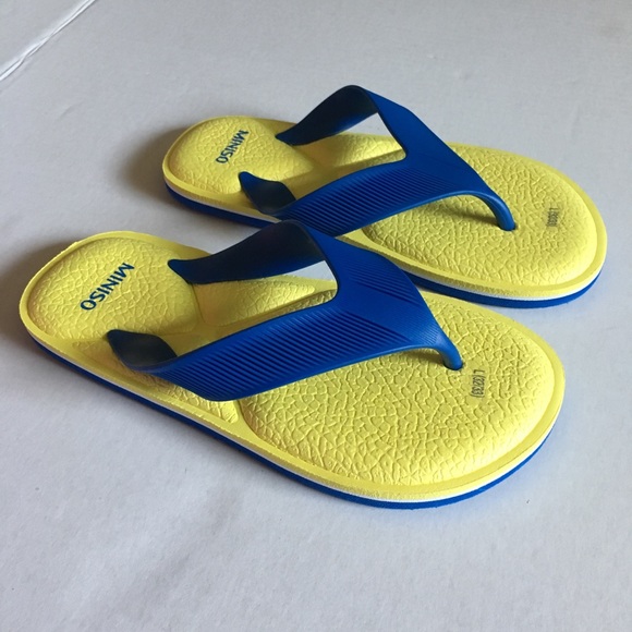 Flip flops Sandals. Boys Size. 11/12  (Large) - Picture 2 of 5